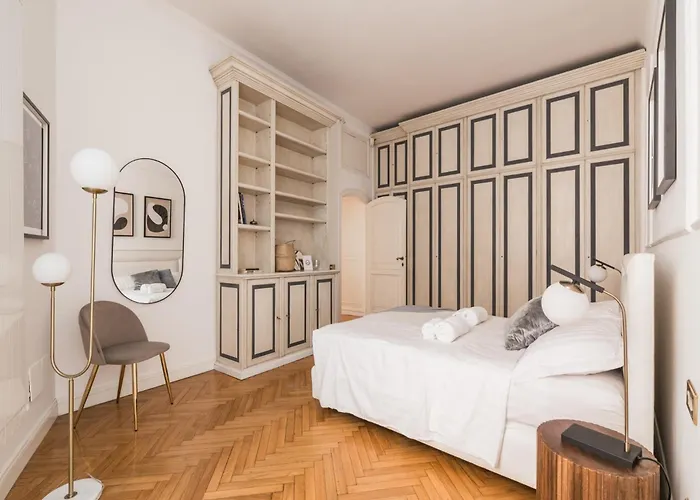 The Rent - Splendid Three-bedroom Near The Trevi Fountain דירה