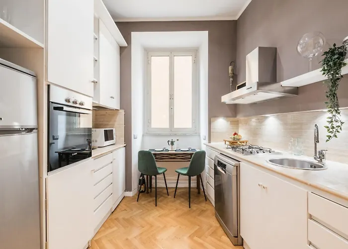 The Rent - Splendid Three-bedroom Near The Trevi Fountain דירה