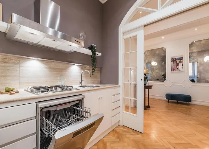 The Rent - Splendid Three-bedroom Near The Trevi Fountain דירה